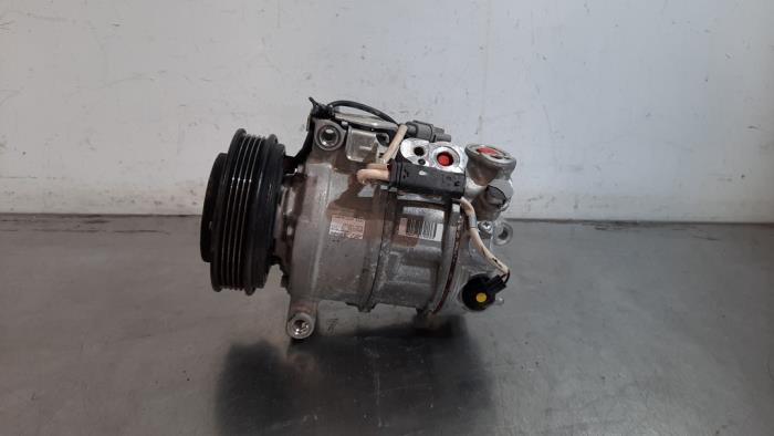 Pompe clim Mercedes GLA
