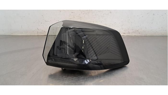 Feu arrière droit Peugeot 5008