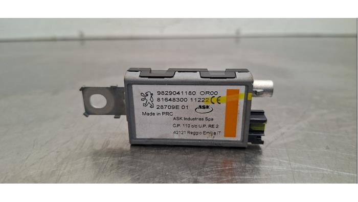 Antenne amplificateur Peugeot 5008