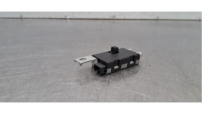 Antenne amplificateur Peugeot 2008