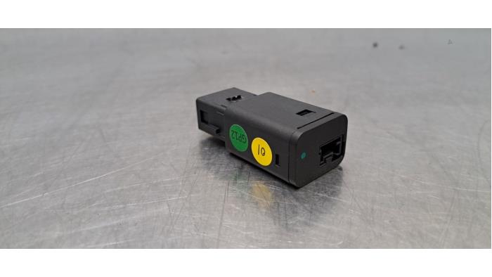 Prise USB Peugeot 2008