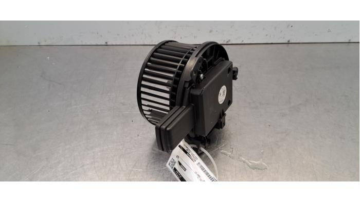 Moteur de ventilation chauffage BMW i5