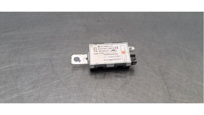 Antenne amplificateur Peugeot 2008