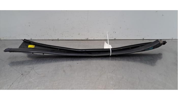 Ensemble Cadre pare-brise Mercedes GLC-Klasse