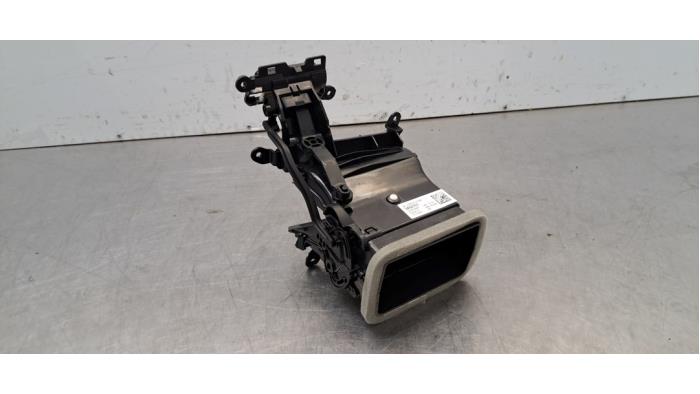 Grille aération tableau de bord BMW i5