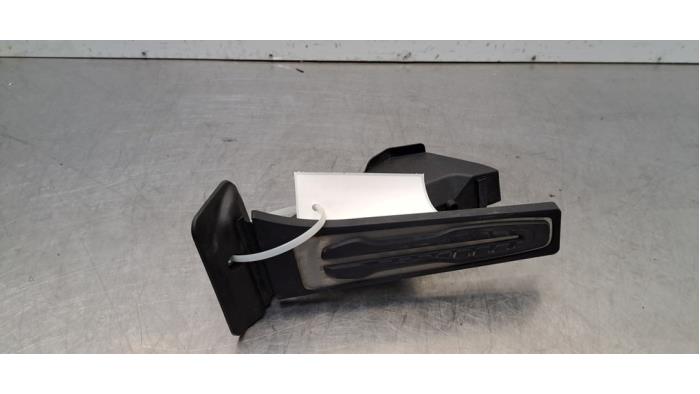 Pédale d'accélérateur BMW i5