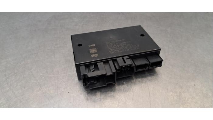 Module crochet de traction BMW i5