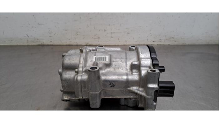 Pompe clim Toyota Yaris