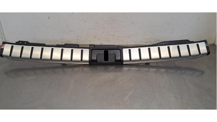 Couverture capteur serrure arrière Lexus RX 450H