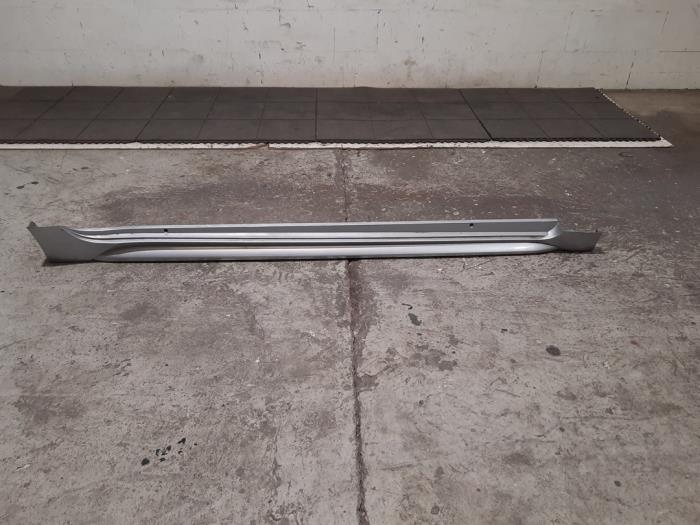 Marche-pied (list de couverture) droite Toyota Corolla
