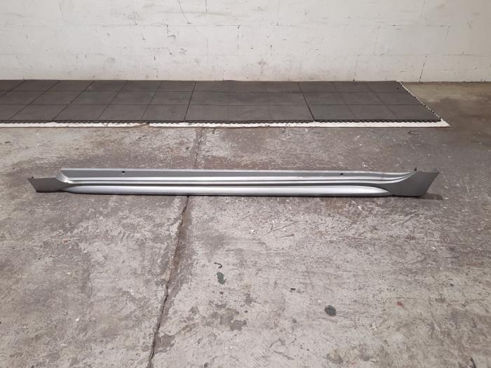 Marche-pied (list de couverture) gauche Toyota Corolla