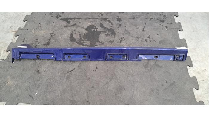 Marche-pied (list de couverture) droite Toyota Yaris