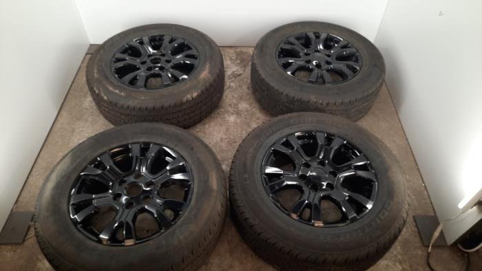 Kit jantes + pneumatiques Ford Ranger
