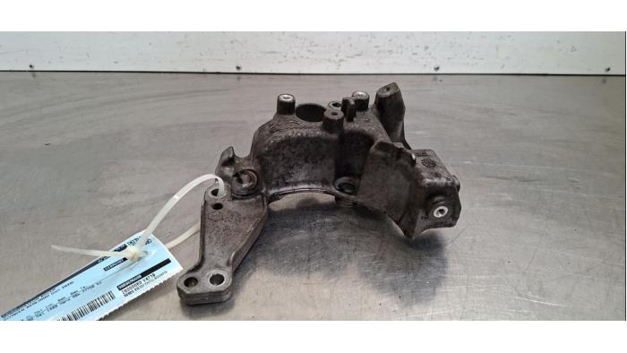 Support dynamo haut Citroen Berlingo