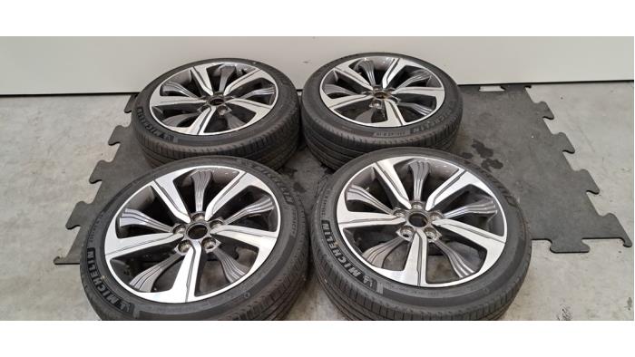 Kit jantes + pneumatiques MG Marvel R