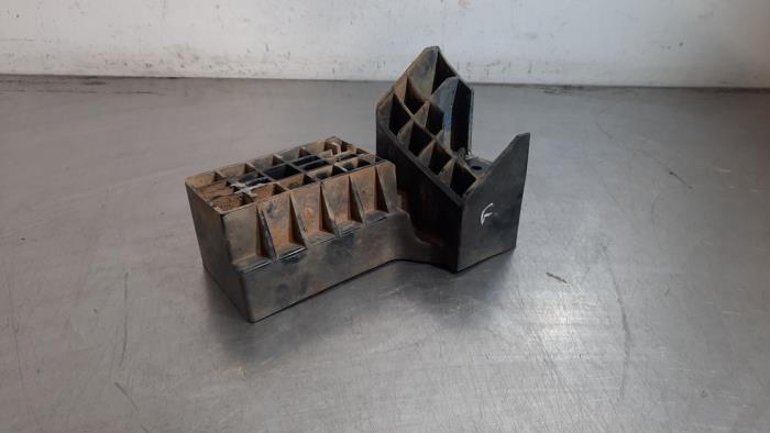 Support pare-chocs avant gauche Ford Ranger