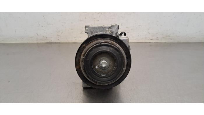 Pompe clim Nissan Interstar