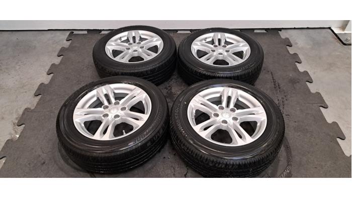 Kit jantes + pneumatiques MG ZS