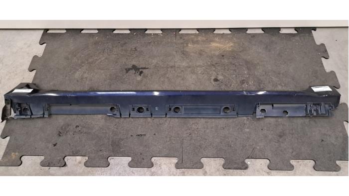 Marche-pied (list de couverture) droite Toyota Corolla