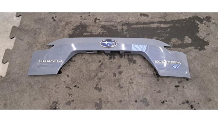 Moulure hayon Subaru Solterra