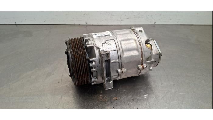Pompe clim Renault Trafic