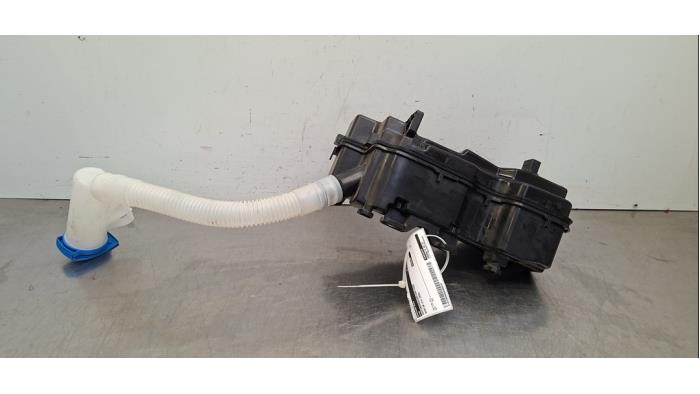 Réservoir lave-glace avant Audi Q4