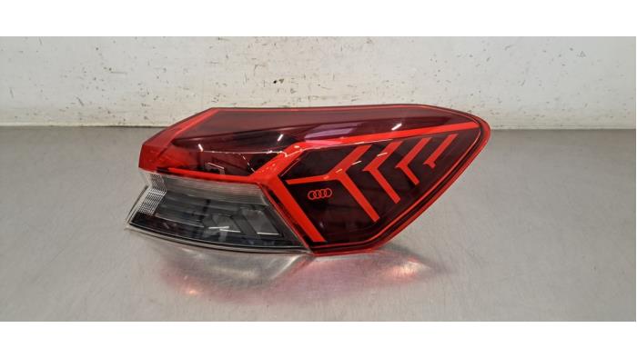 Feu arrière droit Audi Q4