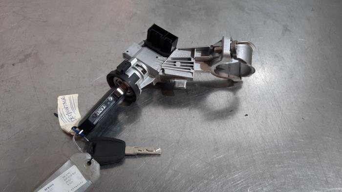 Serrure de contact + clé Iveco New Daily