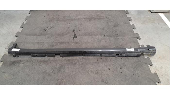 Marche-pied (list de couverture) droite BMW X3