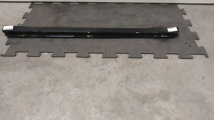 Marche-pied (list de couverture) droite Renault Megane E-Tech