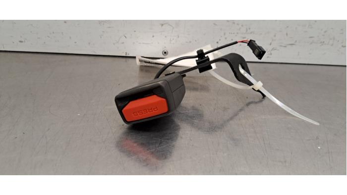 Insertion ceinture de sécurité arrière gauche BMW I4