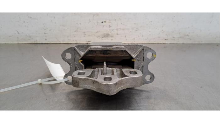 Gebruikte Versnellingsbak Steun BMW 1 serie (F40) 116d 1.5 12V TwinPower Prijs € 36,30 Inclusief btw aangeboden door Autohandel Didier