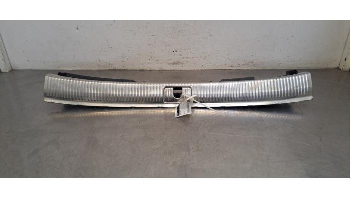 Couverture capteur serrure arrière Audi A4