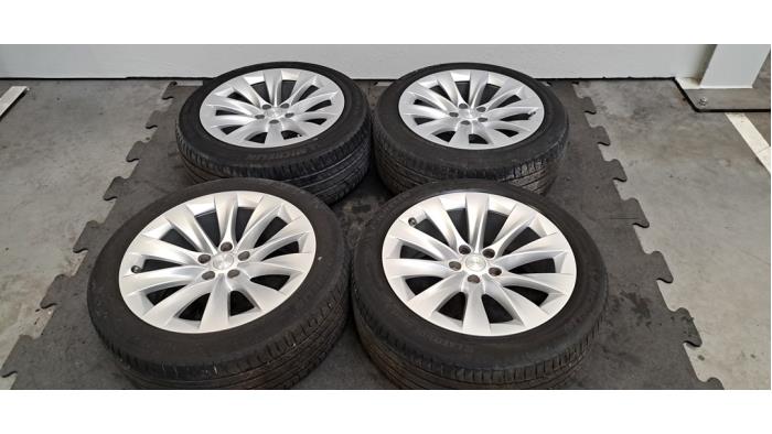 Kit jantes + pneumatiques Tesla Model X