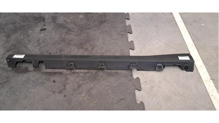 Marche-pied (list de couverture) gauche Citroen C3