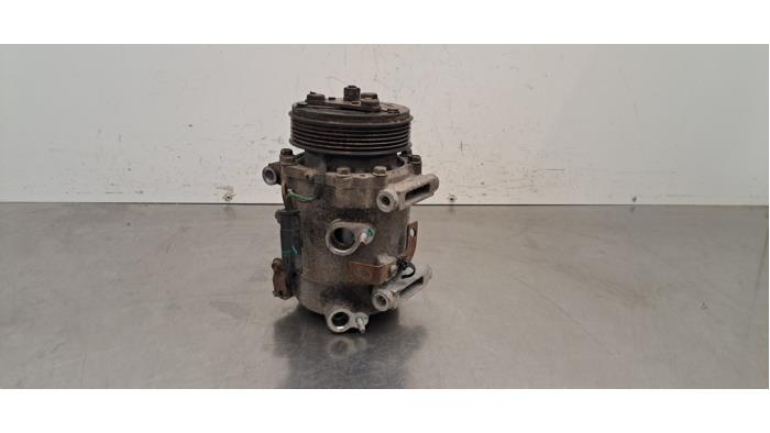 Pompe clim Peugeot 208