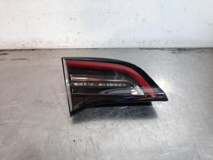 Feu arrière gauche Tesla Model 3