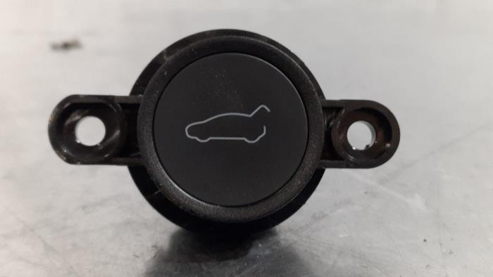 Commutateur hayon Tesla Model 3