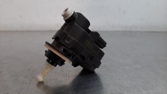 Moteur phare Tesla Model 3