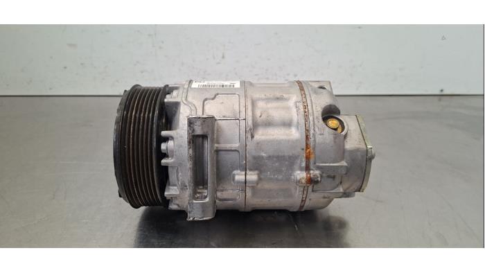 Pompe clim Renault Trafic