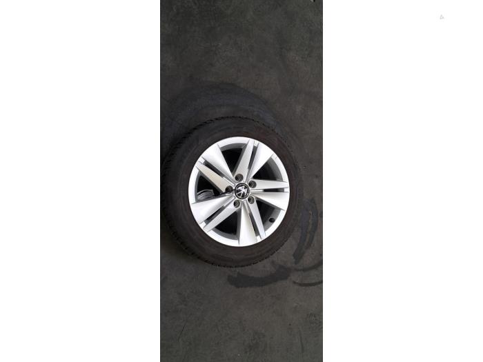 Jante + pneu d'hiver Volkswagen Golf
