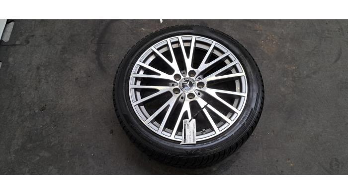 Jante + pneu d'hiver Mercedes CLA