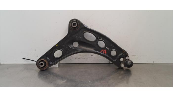 Bras de suspension avant droit Renault Trafic