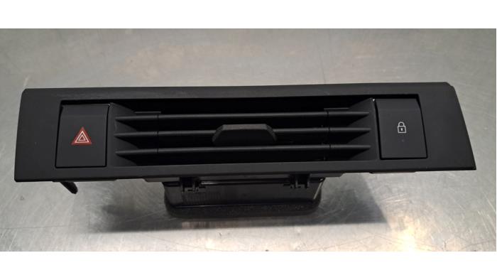 Grille aération tableau de bord Opel Astra