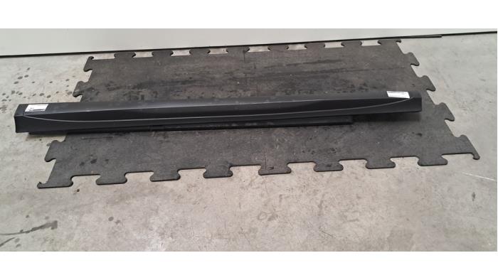 Marche-pied (list de couverture) gauche Mercedes GLC-Klasse