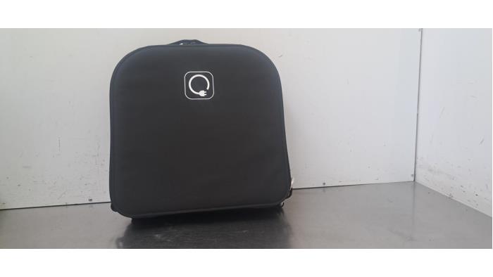 Divers Mercedes EQA