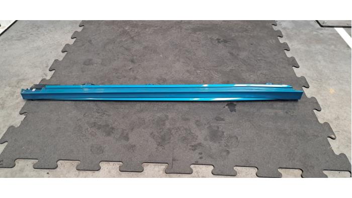 Marche-pied (list de couverture) gauche Mercedes CLA