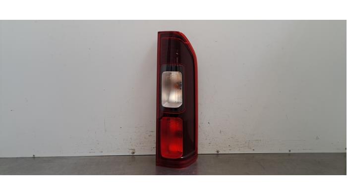 Feu arrière droit Renault Trafic