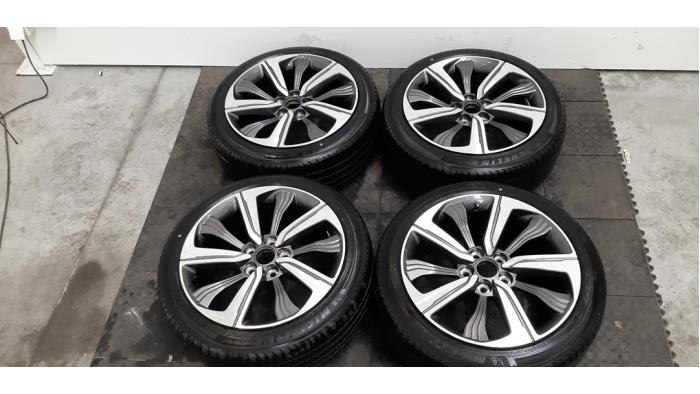 Kit jantes + pneumatiques MG Marvel R
