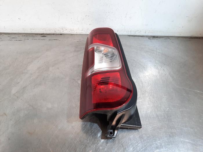 Feu arrière gauche Citroen Berlingo